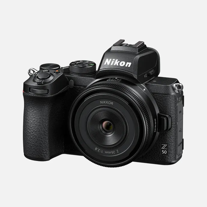 Nikon NIKKOR Z 26mm F/2.8: Obiettivo Grandangolare Full Frame Ultracompatto, Solo 125g, Per Fotocamere Mirrorless Nikon Z